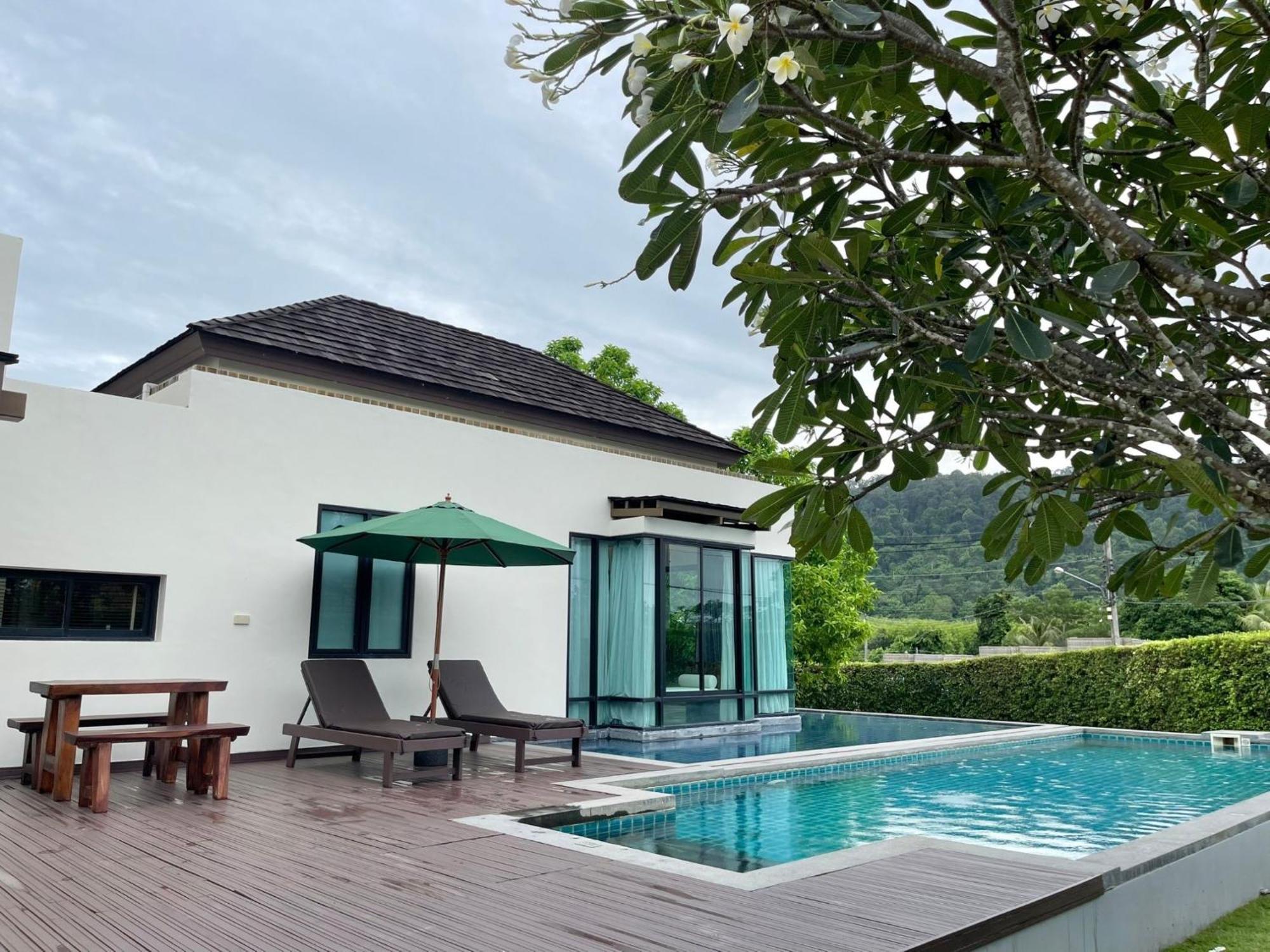 Ozone Villa Phuket Pa Khlok Екстер'єр фото