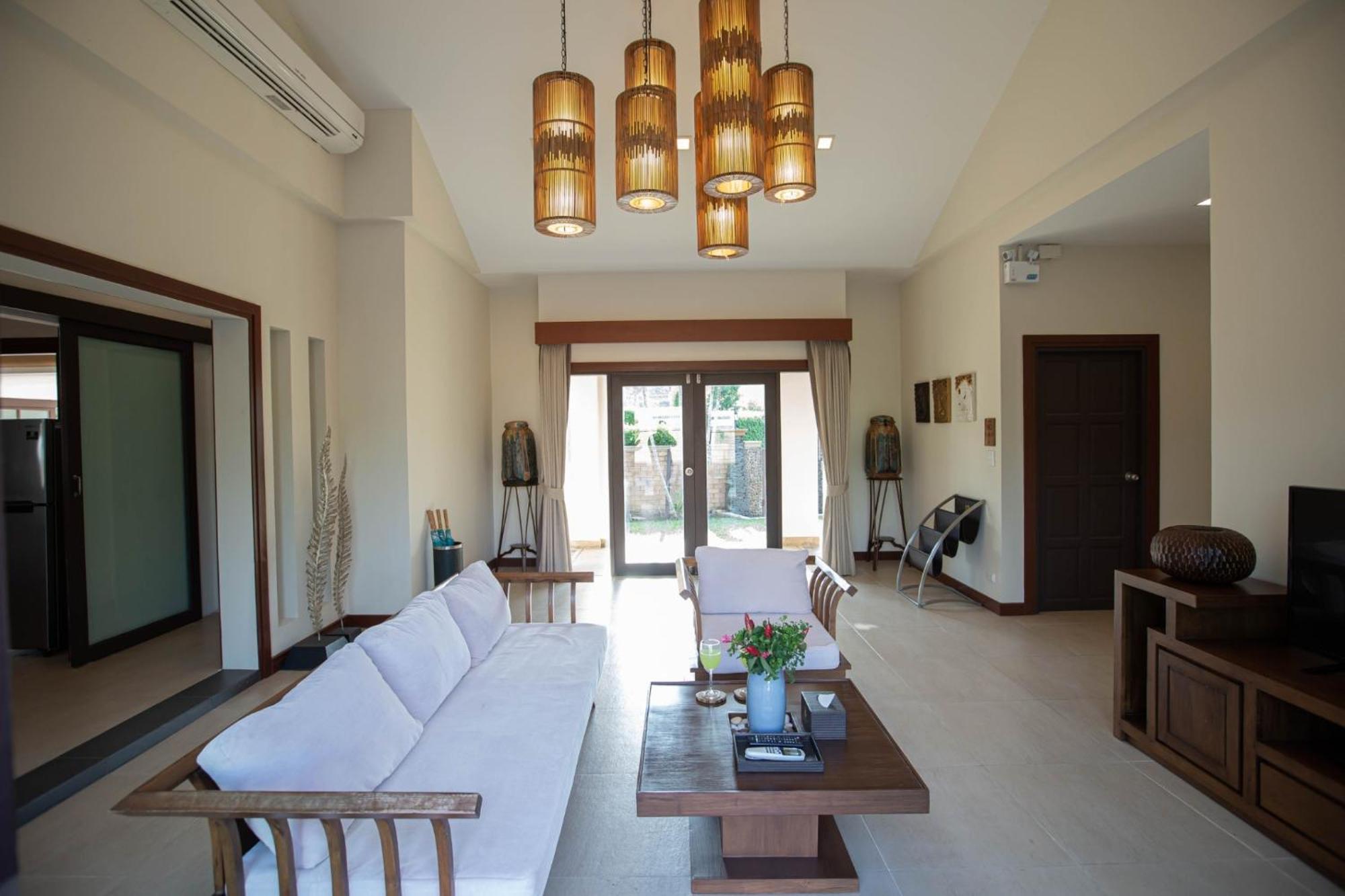 Ozone Villa Phuket Pa Khlok Екстер'єр фото